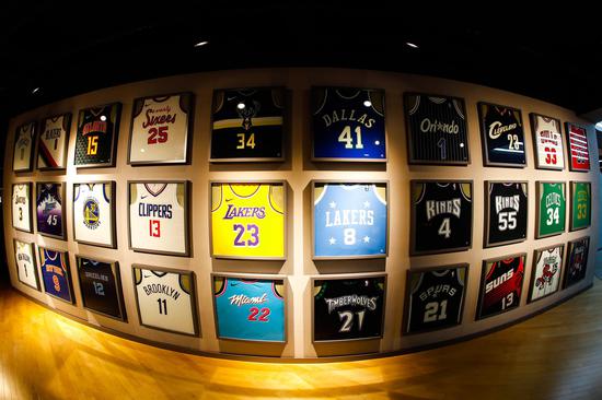 核心缺阵！布克因伤缺席对雷霆的NBA杯关键战