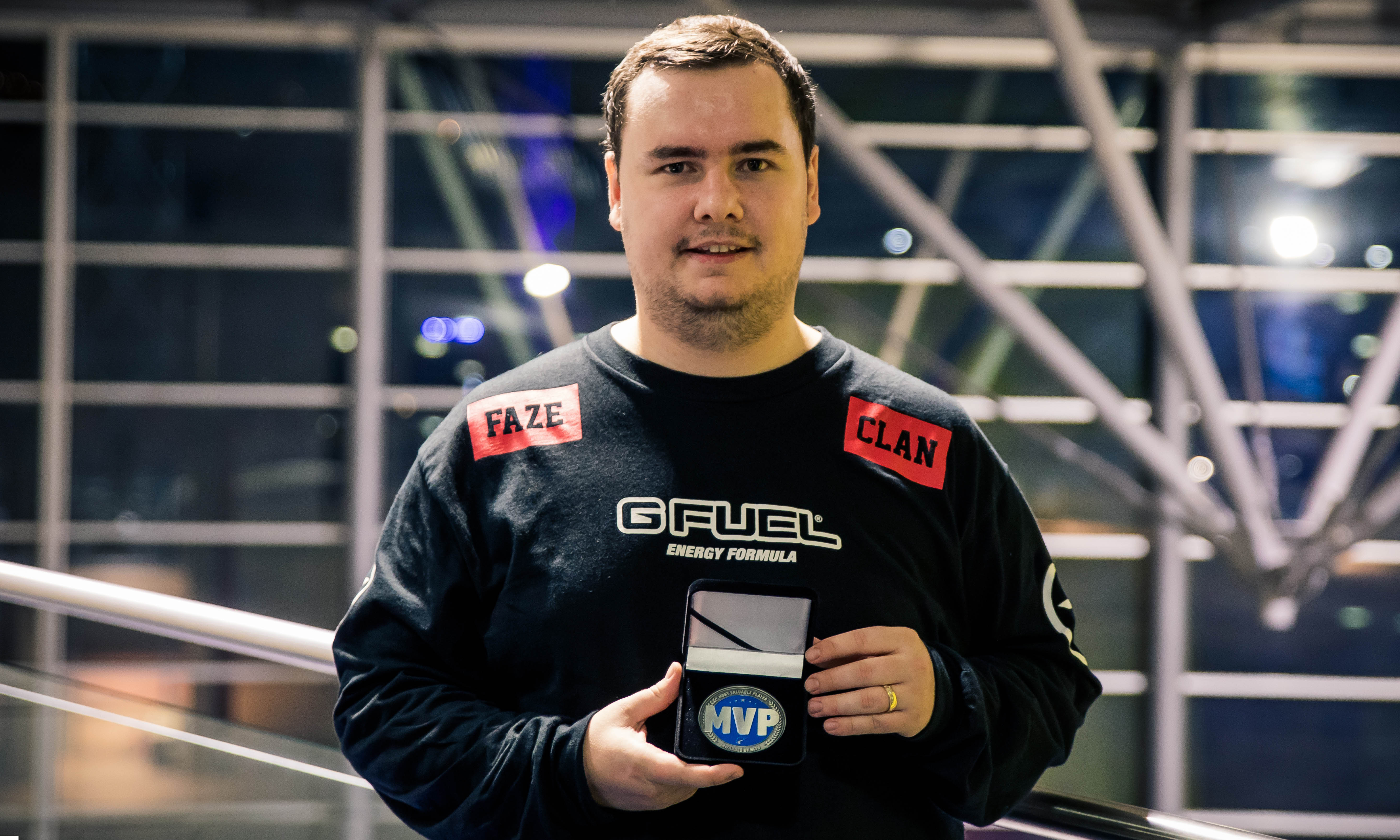 Doinb回应退役：本来就是打算回家养猪，但计划有变！