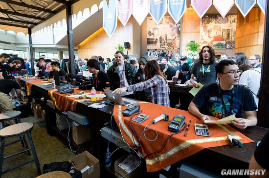 Viper 的Ezreal在上路和打野团战中连续被击杀三次，成为Showtime Dplus KIA 以扳平比分