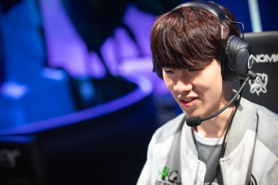 今天的德国杯首发阵容： Tarzan 对阵他旧俱乐部 Weibo Gaming